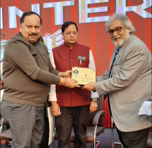 subir palit receiving an award